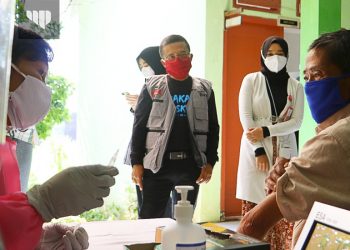 Wakil Walikota dan Kepala Dinkes Tinjau Vaksisani di Kota Batu