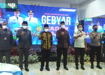 Kapolres Batu Bagikan 5.000 Masker Gratis di Pasar Besar Kota Batu