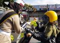 Pakai Masker Dapat Hadiah dari Sat Lantas Polres Batu