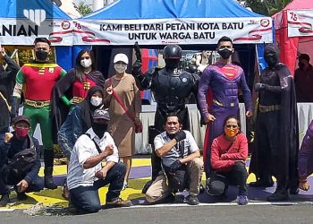 Superhero Jatim Park Group Bagikan Masker dan Sembako