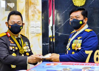 Beri Kejutan HUT Ke-76 TNI, Kapolri Tegaskan Sinergi TNI-Polri Sebagai Pilar Utama Hadapi Pandemi