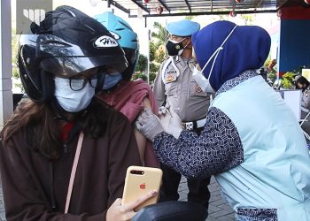 Sempat Tertunda Karena NIK Ganda, Gadis Ini Akhirnya Berhasil Divaksin Usai Dibantu Polresta Malang Kota