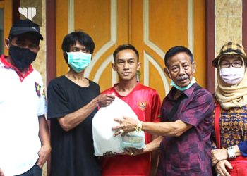 Ebes Inep Beraksi. Gelontorkan Ratusan Paket Sembako Kepada Koban Banjir Bandang
