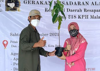 Cegah Longsor, Himasos UMM Gelar Tanam Pohon di Junrejo