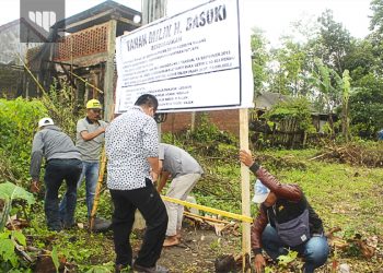 Mengklaim Sebagai Pemilik Sah, Basuki Pasang Patok Atas Aset Tanah Miliknya