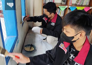 Tingkatkan Motivasi Baca Anak, Kelompok 27 PMM UMM Donasikan Buku dan Percantik Taman Baca di RT 02 RW 07 Mulyorejo