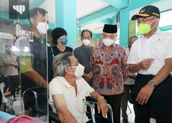 Menteri PMK Tinjau Vaksinasi Lansia di Kabupaten Malang