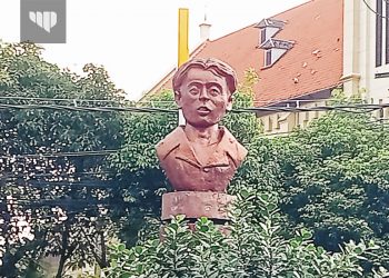 Menilik Sejarah Keberadaan Patung Chairil Anwar di Kayutangan
