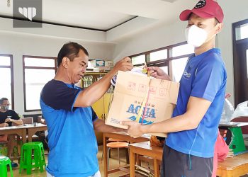 Warga Dinoyo Ramai-Ramai Tukar Sampah dengan Sembako