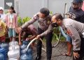 Satlantas Polresta Malang Kirim Dua Tangki Air Bersih ke Perumahan City Side Residence Gadang