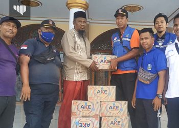 Bakti Sosial Tagana Sampang, Bagikan Air Mineral ke Masjid dan Musala