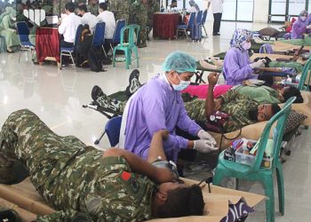 Sambut HUT Ke-61 Divif 2 Kostrad, Ratusan Prajurit dan Persit Ikuti Donor Darah