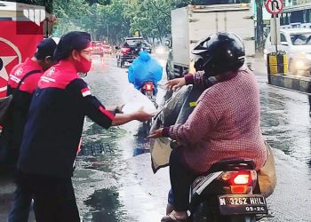 Pemuda Demokrat Indonesia Kota Malang Bagi-Bagi Takjil Ramadan