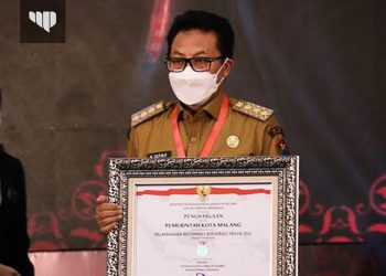 Satlantas Polresta Malang Kirim Dua Tangki Air Bersih ke Perumahan City Side Residence Gadang