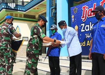 Personel Lanud Abdurahman Saleh dan Insub Setorkan Zakat Fitrah Jelang Idul Fitri 1443 H