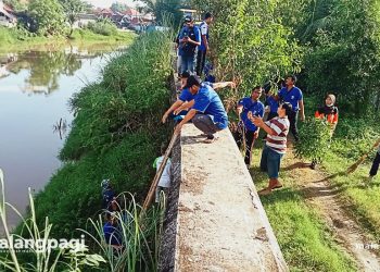Gandeng Pilar-Pilar Sosial, KSB Trunojoyo Gelar Aksi Bersih Sungai Kemuning