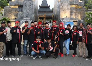 Peringati HUT Ke-75, Pemuda Demokrat Kota Malang Nyekar ke Makam Bung Karno