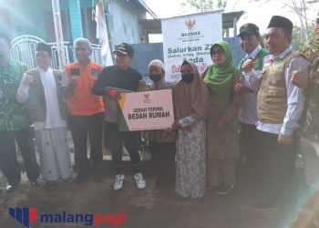 Surachman Warga Joyogrand Terima Bantuan Bedah Rumah