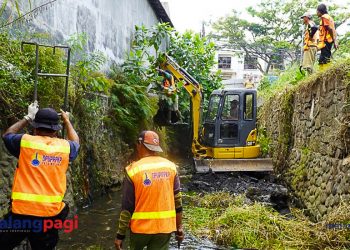 Satgas Drainase Pemkot Malang Keruk Sedimen di Lokasi Ke-13