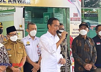 Datang ke Malang, Jokowi Langsung Kunjungi Korban Tragedi Kanjuruhan di RSSA