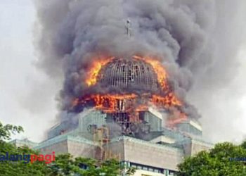 Kubah Masjid Jakarta Islamic Centre Ambruk Dilalap Si Jago Merah