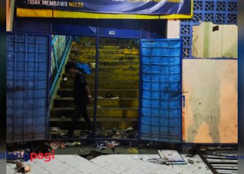 Kapolri: Besi Melintang di Pintu Stadion Penyebab Bencana