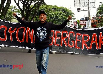 Aremania Lowokwaru Hitamkan Suhat. Tuntut Keadilan Bagi Korban Tragedi Kanjuruhan