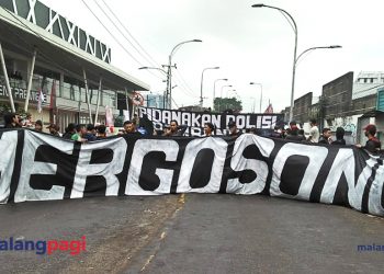 Aremania Mergosono Blokade Flyover, Tuntut Seluruh Pelaku Tragedi Kanjuruhan Ditahan