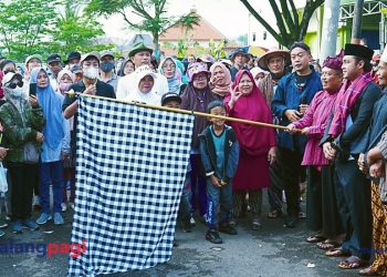 Wakil Walikota Batu Lepas Peserta Jalan Sehat Uklam-Uklam Funny Kelurahan Sisir