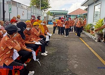 Buruh Pabrik Sampoerna Terima BLT DBHCHT