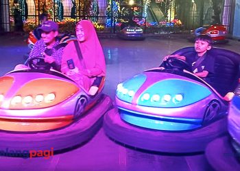 Serunya Main Bom-Bom Cars dan Paradise of Light di Malang Night Paradise