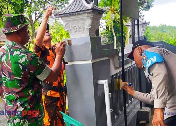 Sambut Natal, Pemuda Pancasila dan Muspika Dampit Kerja Bakti Bersihkan Gereja