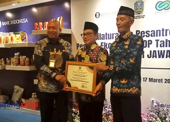 Penghargaan Nawa Bhakti Satya Bagi Sutiaji karena Dukung EKO-TREN OPOP