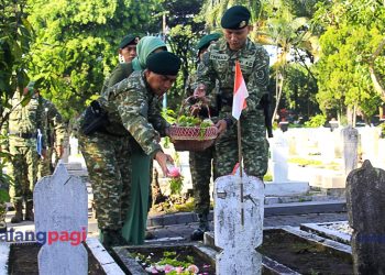HUT Ke-62 Kostrad, Kasdivif 2 Kostrad Ziarah di TMP Untung Suropati Malang