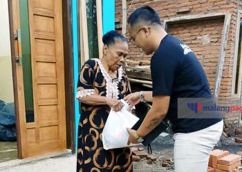 Sahabat AK Bagikan Puluhan Sembako Ramadan