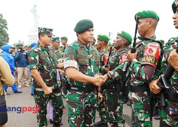 Pangdivif 2 Kostrad Hadiri Upacara Pemberangkatan Satgas Pamtas Provinsi Papua dan Papua Barat Yonif 527/BY dan Yonif 407/PK TA 2023