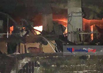 Waduh! Kobaran Api Kembali Menyala di Puing-Puing Sisa Kebakaran Malang Plaza