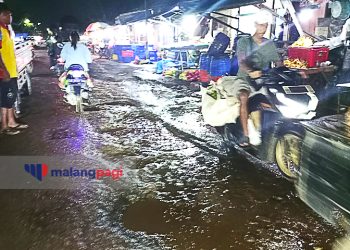 Warga Keluhkan Kondisi Jalan Pasar Gadang