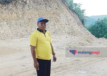 Kades Tumpakrejo Rogoh Kocek Pribadi untuk Lebarkan Jalan di Desanya