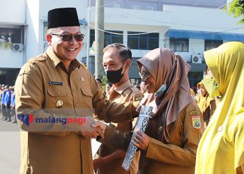 Wakil Bupati Serahkan SK Pensiun kepada 5 ASN Pemkab Malang
