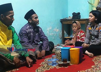 Kasat Lantas Polres Malang Berikan Santunan kepada Korban Laka Maut Asrikaton