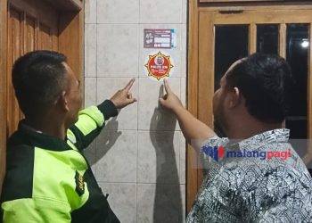 Warga Dusun Anggrungan Urus Kehilangan KTP ke Polisi RW