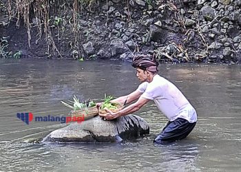 Khidmatnya Kenduren Kali Brantas di Kampung Keramik Dinoyo