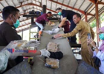 79 Barang Bukti Perkara Tindakan Pidana Umum Dimusnahkan di TPA Tlekung