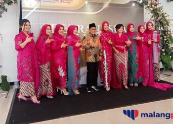 Ketua Dharma Wanita DLH Kota Malang Turut Semarakkan Dekranasda Fest 2023