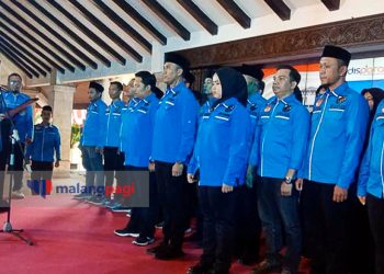 Pelantikan Pengurus KNPI Kabupaten Malang. Sanusi Serahkan Satu Unit Ambulans