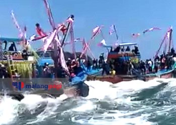 Pesan Wabup Malang di Tradisi Syukuran Nelayan dan Petik Laut Sendang Biru