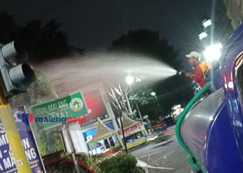 Kemarau Panjang, DLH Kota Malang Lakukan Penyiraman Ekstra