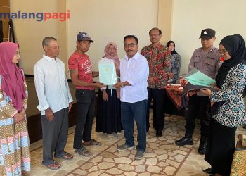 Serahkan 120 PTSL, Desa Pandanrejo Berhasil Catat Sejarah