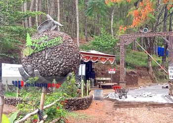 Jalan ke Bumi Perkemahan Bedengan Dau Rampung Diperbaiki